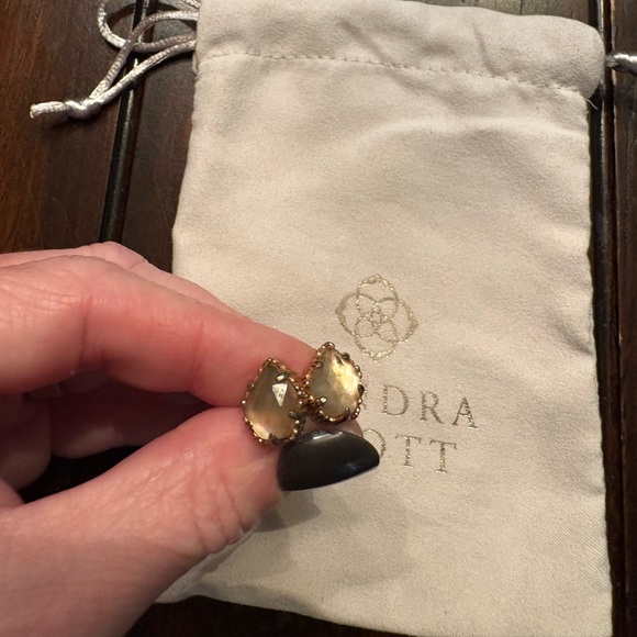 Kendra Scott Light Pink and Gold Stud Earrings - Picture 5 of 5